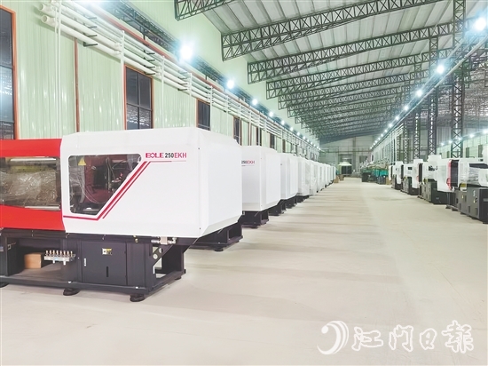 金雞鎮(zhèn)工業(yè)園北部片區(qū)引進5個重點產(chǎn)業(yè)項目，總投資約20億元，涵蓋智能家居制造、磨料磨具制造等領域，初步形成產(chǎn)業(yè)集聚效應。圖為項目之一開平市圣祥智能家居有限公司的生產(chǎn)車間。