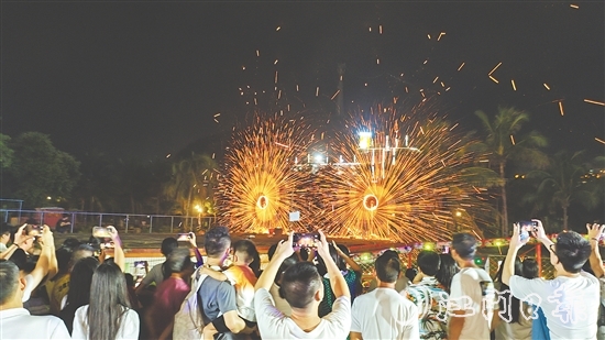 下川島夏季嘉年華以“美食+娛樂+文化”為核心，每周三、五、六、日推出不同主題的活動。