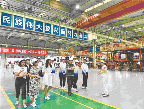 實(shí)踐團(tuán)參觀中車廣東軌道交通車輛有限公司。