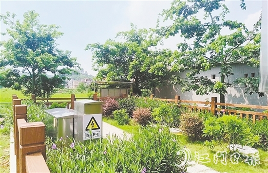 桃源鎮(zhèn)錢(qián)塘村污水處理站與周?chē)h(huán)境相協(xié)調(diào)。