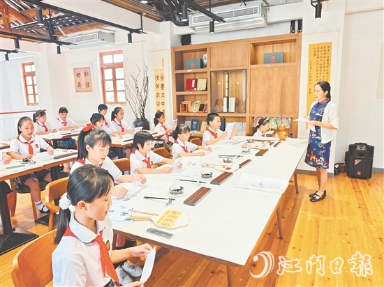 “無負(fù)今日?少年讀書班”在梁啟超故居新華悅讀空間舉行。