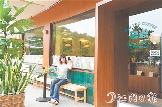 “云渡咖啡”以法式自然風(fēng)為設(shè)計(jì)基調(diào)，隨便一拍，都是森系電影大片的感覺。