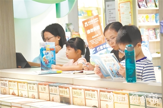 在開平購書中心，市民參與多項線下活動。