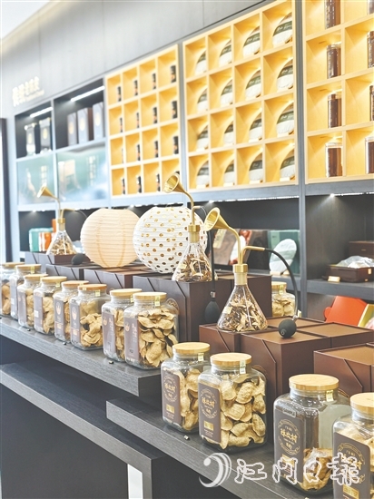 “吳村長”在美國洛杉磯開設(shè)旗艦店。