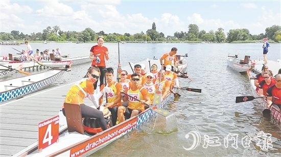 泓達堂帶著“陳皮+龍舟”這一獨特的文化IP，在多個國際賽場劈波斬浪。