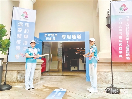 來(lái)自江門職業(yè)技術(shù)學(xué)院的約120名志愿者（小海豚）將以飽滿的熱情為賽事提供專業(yè)化的服務(wù)。