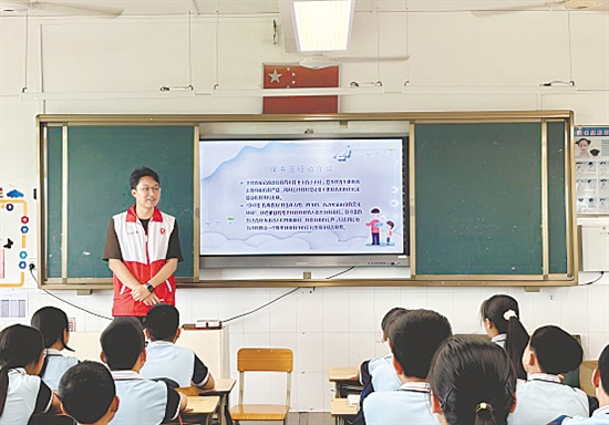 臺山市廣泛開展“綠書簽”主題系列宣傳活動，為未成年人健康成長，筑牢文化安全防火墻。