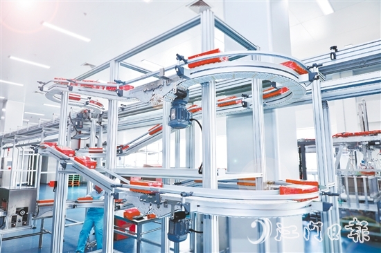 無限極生產(chǎn)車間。