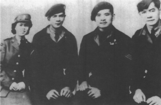 加拿大新會(huì)籍華僑高氏兄妹4人參軍并被錄用。