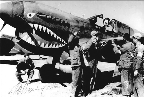 飛虎隊(duì)將飛機(jī)頭漆成鯊魚頭圖案，以震懾日軍。