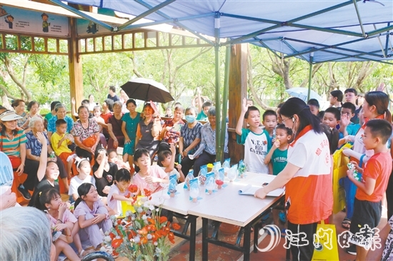 恩平市開(kāi)展禁毒知識(shí)下鄉(xiāng)活動(dòng)。