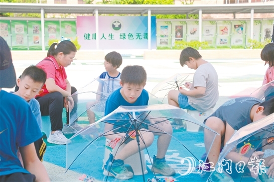 恩平市禁毒教育基地常態(tài)化策劃開(kāi)展多樣化“禁毒+”主題宣教活動(dòng)。