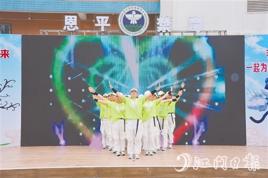 恩平市禁毒部門(mén)通過(guò)“健身+禁毒”的創(chuàng)新形式，將禁毒宣傳融入健身活動(dòng)、體育賽事。