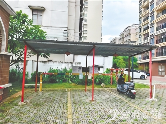 有了集中充電點，群眾停車更規(guī)范了。