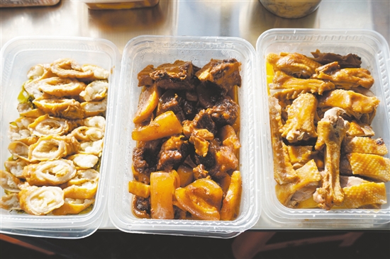 外擺菜品豐富。