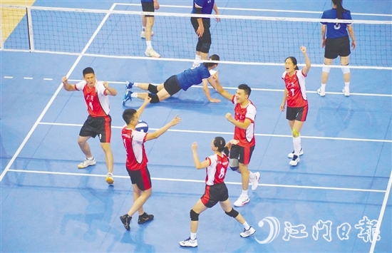 球員慶祝勝利時(shí)刻。