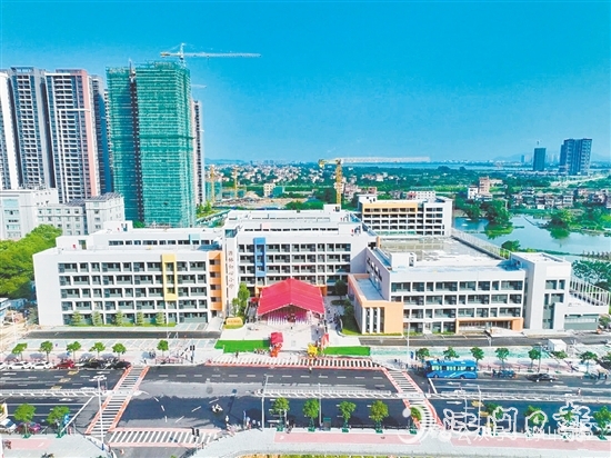 鶴山把教育作為重要民生工程來抓，大力推進中小學校新（改、擴）建工程。圖為鶴山市源林初心小學。