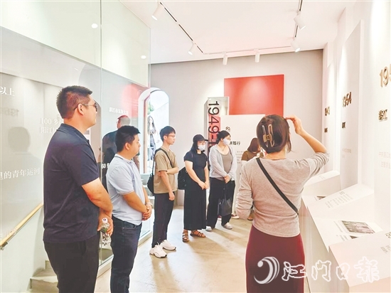 大槐鎮(zhèn)組織青年干部到謝永寬故居參觀學(xué)習(xí)。