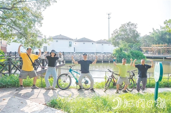 塘口墟社區(qū)組織年輕人開展環(huán)圩騎行活動(dòng)。