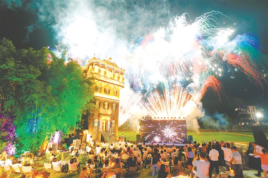 江門(mén)市“百千萬(wàn)工程”文旅直播節(jié)啟動(dòng)儀式暨全民短視頻攝影大賽頒獎(jiǎng)儀式在開(kāi)平赤坎舉行。郭永樂(lè)