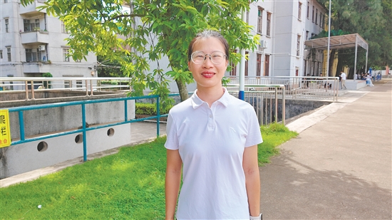 恩平市郁文中學體育教師譚彩燕