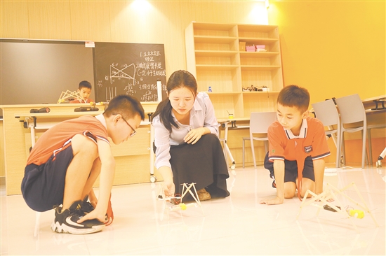 助力學(xué)生逐夢科學(xué)的梁婉嫻。