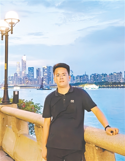 “物理魔法師”彭江濤 “物理魔法師”彭江濤