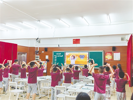 廣德實驗學校大力推行“三導一探”課堂教學模式。