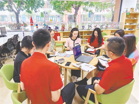 各科組每周都開展集體備課。