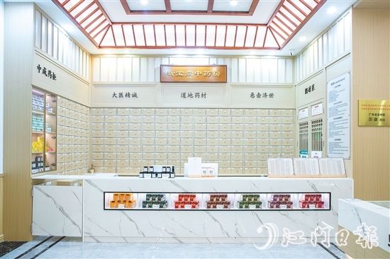 新寶堂中醫(yī)館集中醫(yī)診療、中醫(yī)養(yǎng)生保健、健康管理、中醫(yī)健康講堂等服務(wù)于一體。