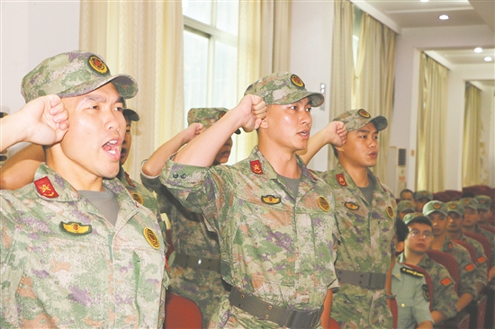 “夏北浩民兵排”正式成立，民兵莊嚴宣誓。