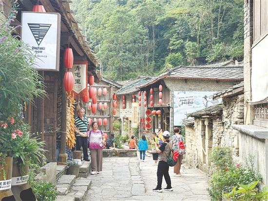 9月9日，“邑起游”云貴秋韻5天游啟程。