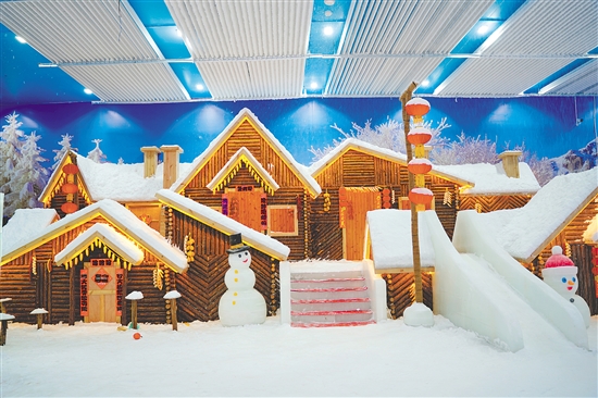 古勞水鄉(xiāng)冰雪大世界的雪鄉(xiāng)小屋溫馨可愛。
