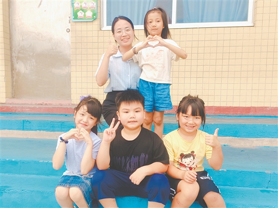 開學(xué)第一周，魏雨明便和學(xué)生打成一片。