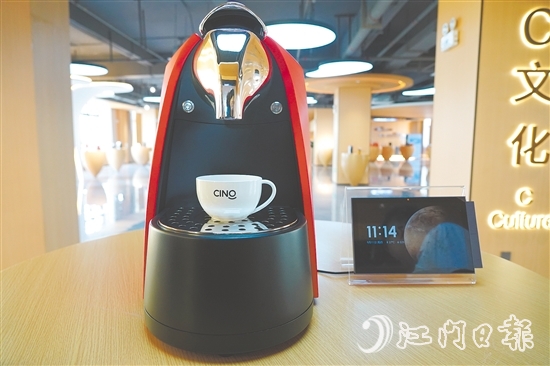 西啡科技研發(fā)的首臺(tái)膠囊咖啡機(jī)。