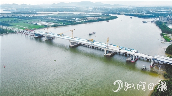 潭江特大橋主跨順利合龍。