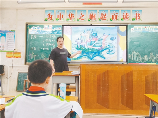 張朝峰堅(jiān)信美術(shù)教育不僅是技能的傳授，更是美的啟蒙。