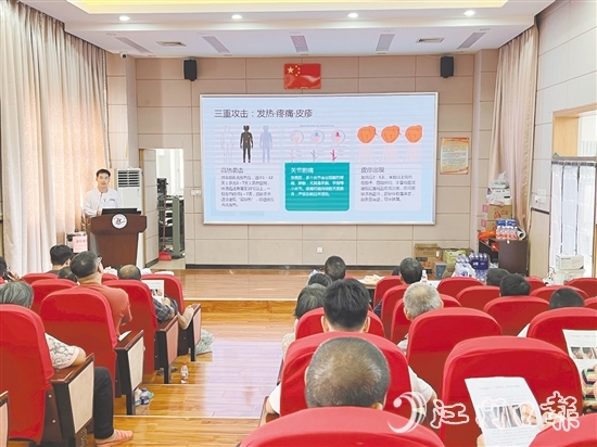 禮樂中心小學應急避難場所組織醫(yī)護人員講解滅蚊知識。