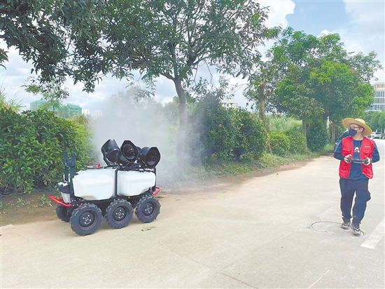 無(wú)人車(chē)有效克服了傳統(tǒng)人工消殺的局限，顯著提升了防控效能。