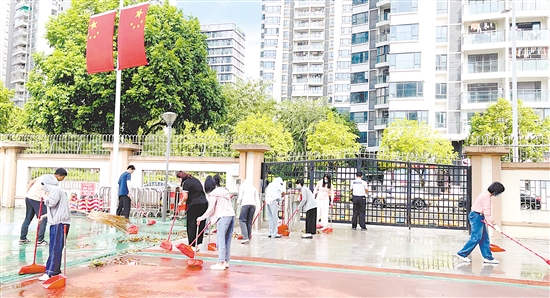 江海全民行動(dòng)，清理蚊蟲孳生地。