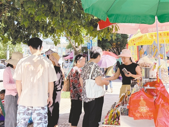 陳皮商業(yè)特色街有著各具特色的商店、攤檔。