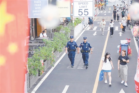 我市公安機(jī)關(guān)統(tǒng)籌抓好“兩節(jié)”安保和基孔肯雅熱疫情防控工作。