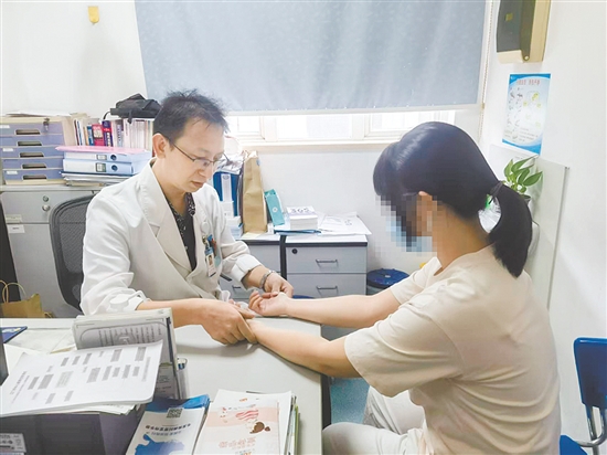 出現(xiàn)針刺樣、燒灼樣、電擊樣等疼痛癥狀要及時就醫(yī)。