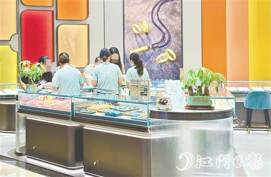 受金價上漲影響，國內(nèi)金飾克價繼續(xù)上調(diào)。