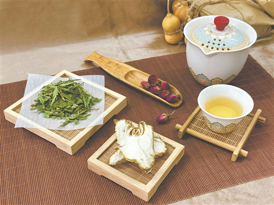 江門市五邑中醫(yī)院推出了多款養(yǎng)生茶飲。