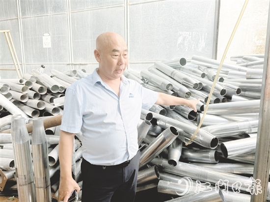 面對(duì)困境，郭繼南沒(méi)有放棄，而是不斷尋求出路。