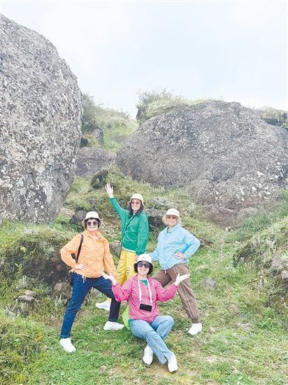 銀發(fā)族熱衷旅游。