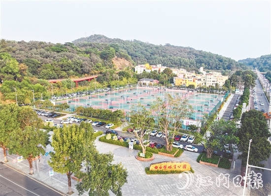 白水帶體育公園為群眾提供了專業(yè)的健身場(chǎng)所。