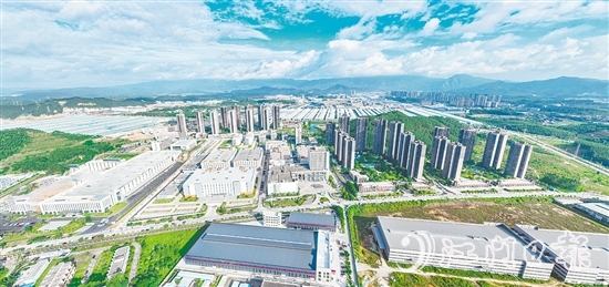 今年以來，鶴山工業(yè)城（共和鎮(zhèn)）已累計引進億元以上項目18個，其中超10億元項目7個、超15億元以上項目4個，總投資額突破120億元。