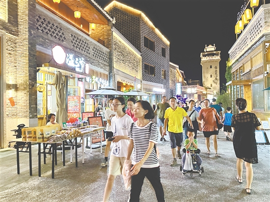 江門(mén)古勞水鄉(xiāng)景區(qū)推出夜游免費(fèi)入園活動(dòng)。